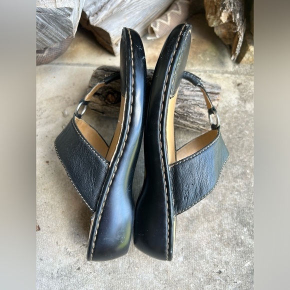 BOC Born black leather thong t strap sandal Sz-7M. C - Picture 4 of 11